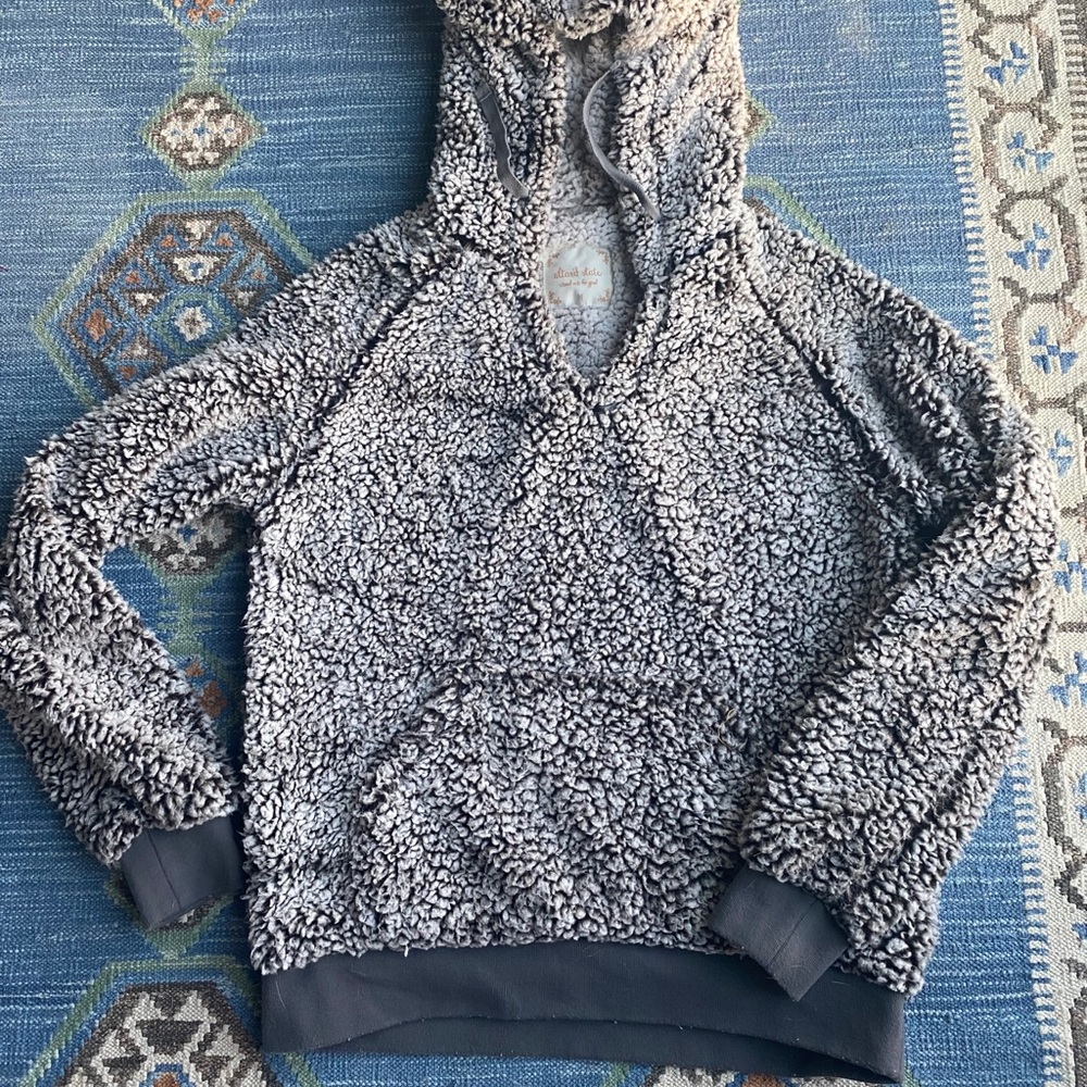 Altar’d State Cozy pull over 😴